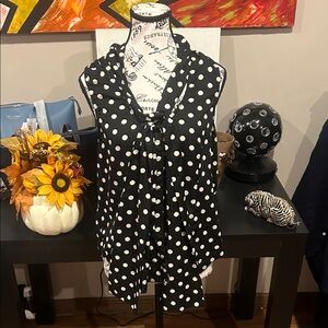 Kontagious Black and beige Polka Dot Sleeveless button up neck tie Blouse nwot